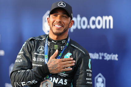 Lewis Hamilton to najbogatszy kierowca wyścigowy. Oto jak zarabia i wydaje swoje miliony