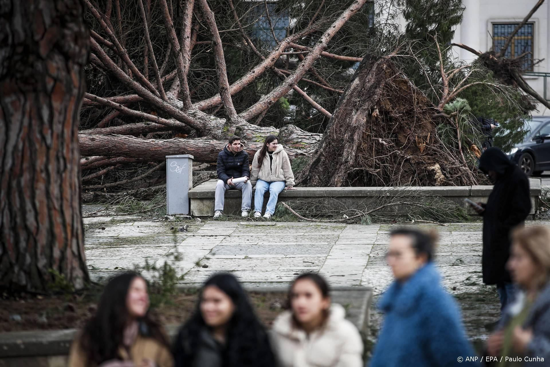 Vier doden, 850.000 zonder stroom in Portugal: storm Kristin met windstoten tot 150 km/h