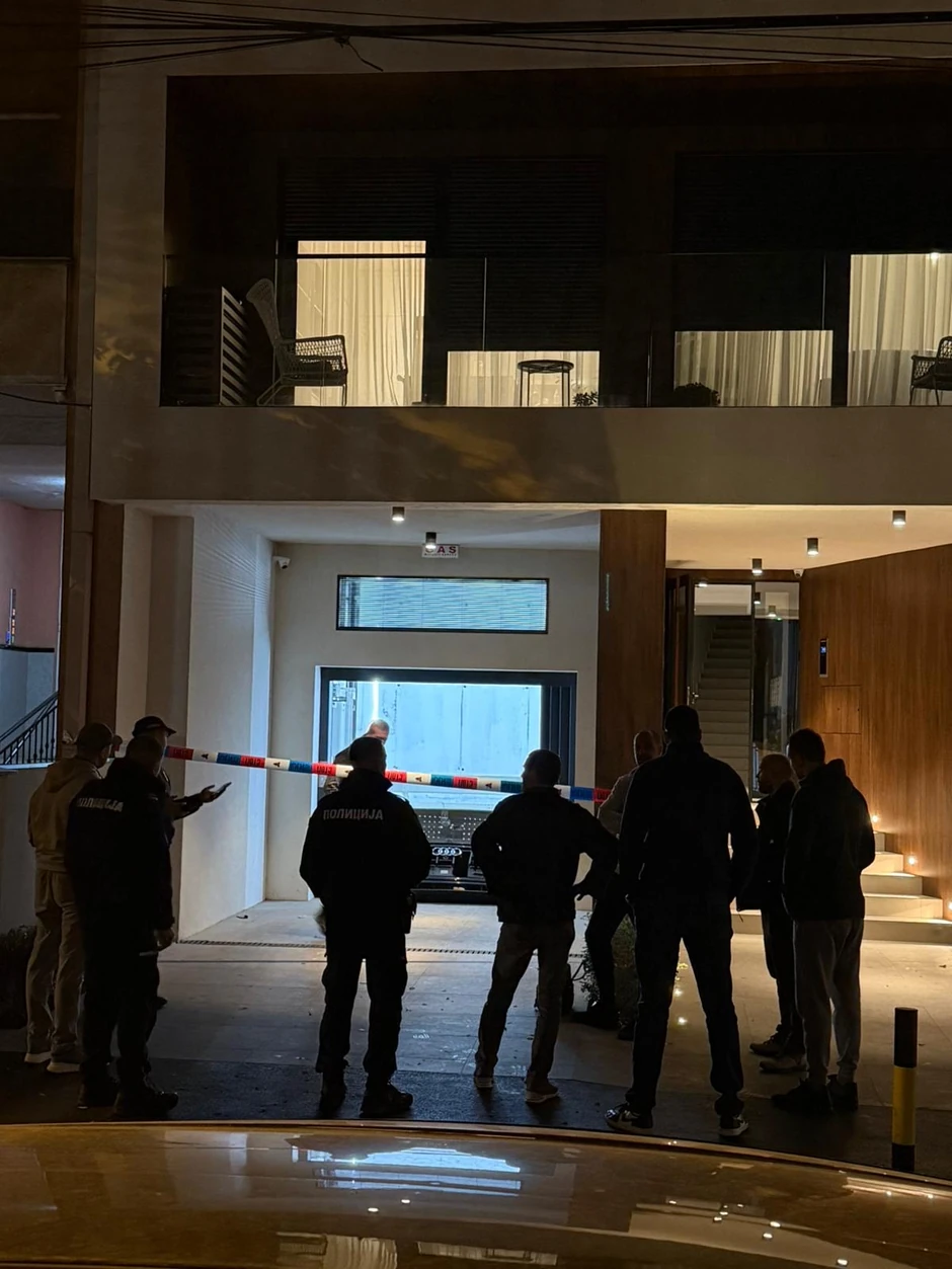 Automobil propao kroz garažni lift na Vračaru