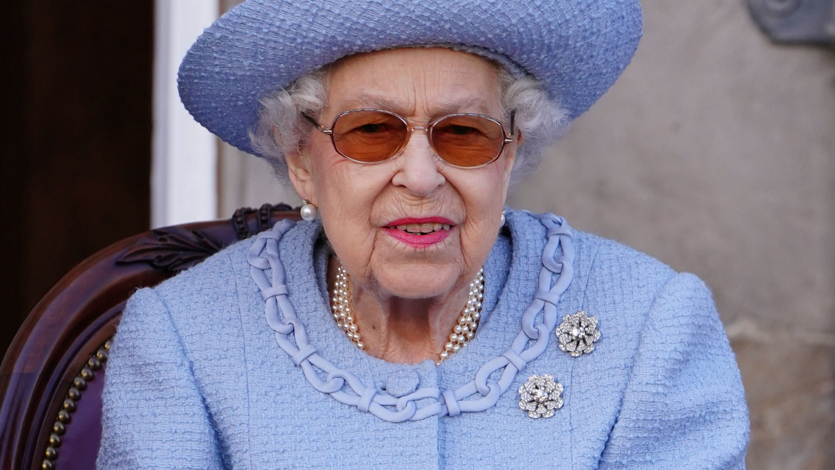 Królowa Elżbieta II nie żyje. Nie tylko Harry przyjechał za późno