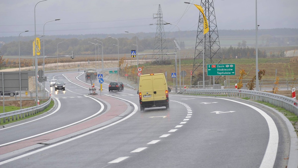 Za kilka tygodni ministerstwo infrastruktury i budownictwa ma przedstawić wstępne wyniki prac nad optymalizacją budowy dróg krajowych i autostrad w Polsce oraz informację o dofinansowaniu Krajowego Funduszu Drogowego - poinformował wiceminister Jerzy Szmit.