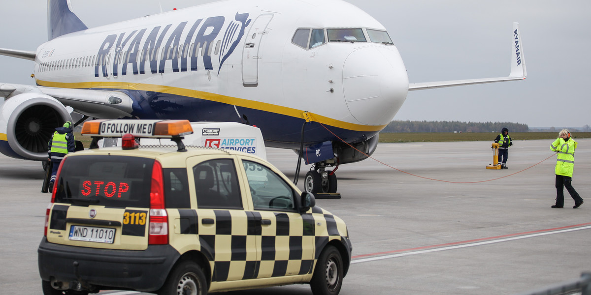 Lotnisko w Modlinie to baza tanich linii lotniczych Ryanair. Irlandzki przewoźnik jest jedyną linią, która obecnie regularnie lata z podwarszawskiego lotniska