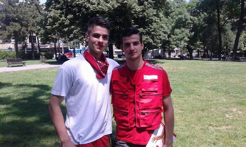 Takmičar Borivoje Miljković sa predsednikom terenske jedinice Matijom Janićem