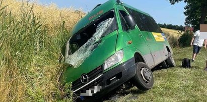 Coś wleciało do busa. Koszmarny finał. Cztery osoby w szpitalu