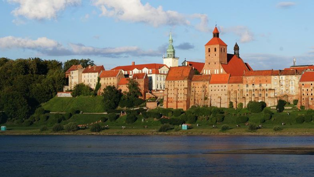 Dwójka radnych PO z Grudziądza nie rezygnuje ze starań, by spożywanie słabych alkoholi nad Wisłą w ich mieście było legalne. Możliwe, że grudziądzka rada będzie głosowała nad tym pomysłem jeszcze w tym miesiącu.