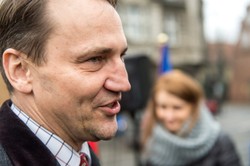 Policja zatrzymała mężczyznę, który groził Sikorskiemu