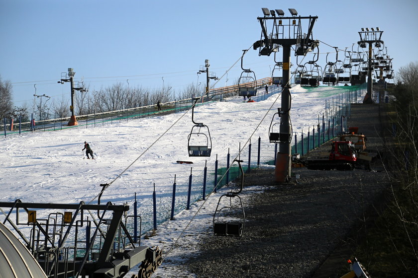 Jeden z mieszkańców warszawskiego Ursynowa wyszedł z propozycją stworzenia stoku narciarskiego na Górce Kazury.