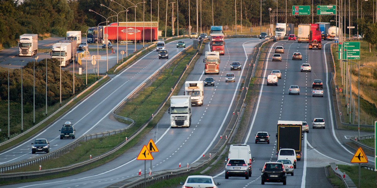 Trwają testy oprogramowania dla e-TOLL, czyli nowego systemu poboru opłat za przejazd drogami krajowymi.