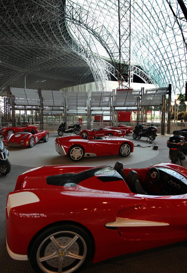 Ferrari World Abu Dhabi zaprasza