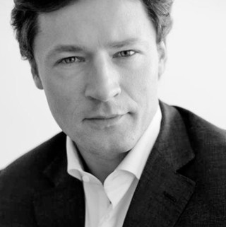 Maciej Ślusarek z nagrodą Polskiej Izby Książki