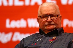 lech wałęsa o donaldzie trumpie: albo jest zdrajcą, albo....
