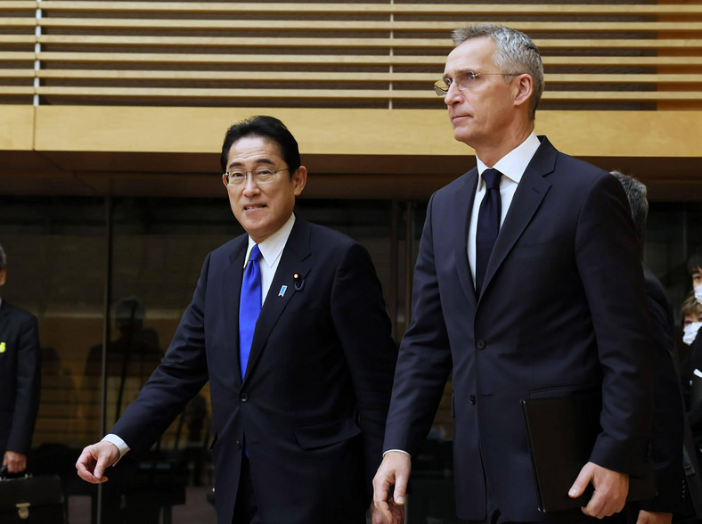 Sekretarz generalny NATO Jens Stoltenberg i premier Japonii Fumio Kishida w Tokio, 31 stycznia 2023 r.