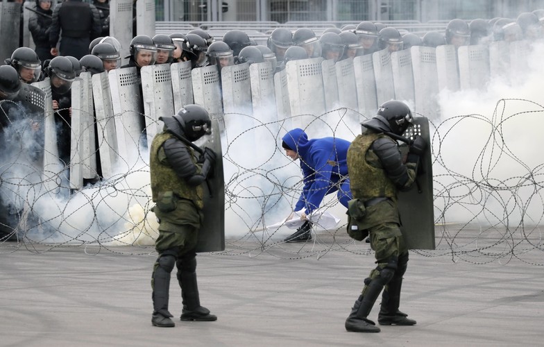 Rosyjska policja ćwiczy przed mundialem walkę z piłkarskimi chuliganami