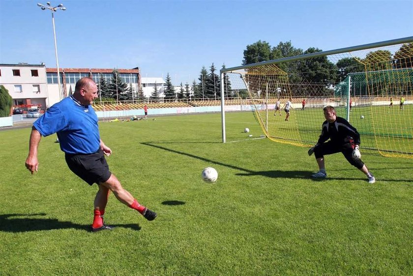 Jan Tomaszewski trenuje bramkarzy Tura Turek