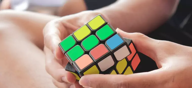 Jak ułożyć kostkę Rubika? Wskazówki dla początkujących