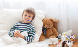 Leki przeciwgorączkowe dla dzieci - jak wybrać? Najskuteczniejsze leki na gorączkę dla malucha