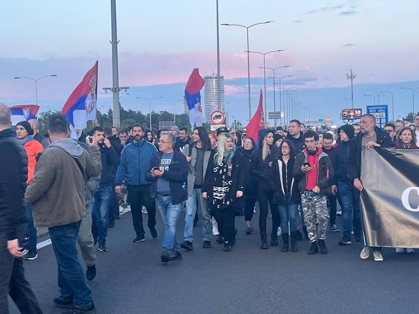 Prelazak demonstranata preko "Gazele"