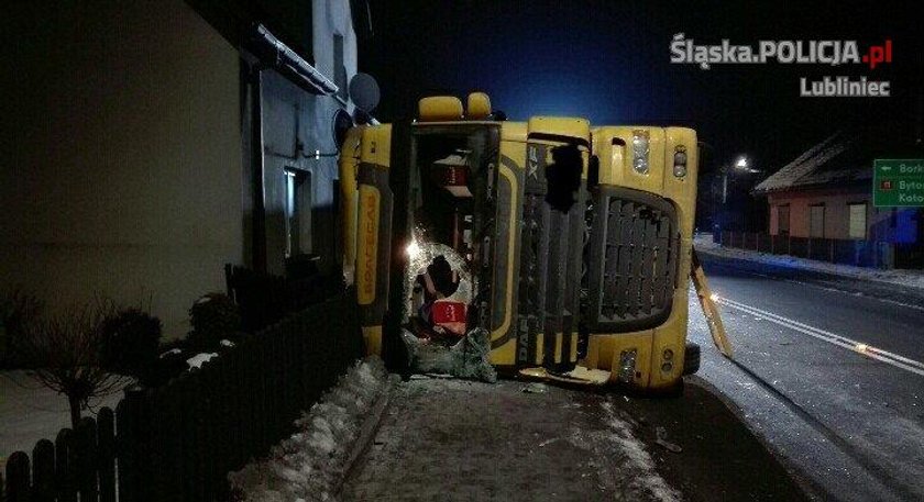 Wypadek tira. Węgiel był wszędzie