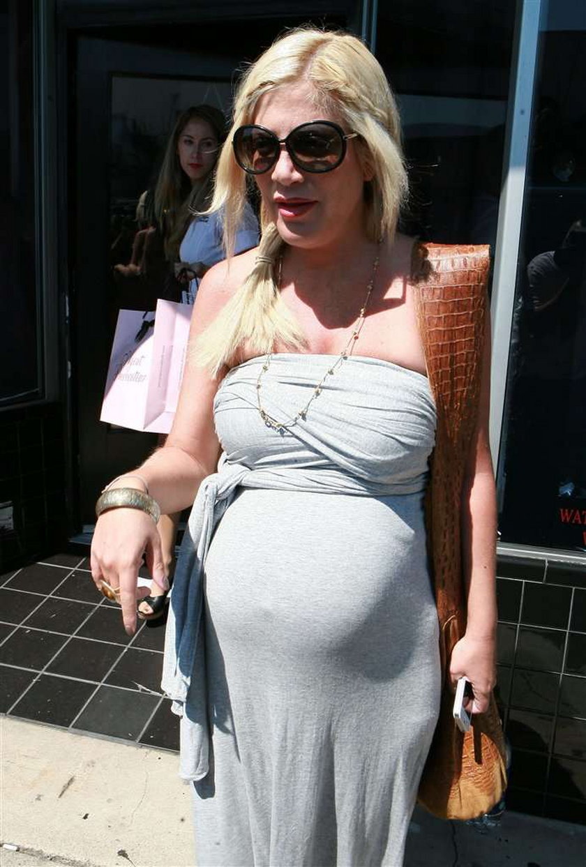 Tori Spelling zachwyca w ciąży