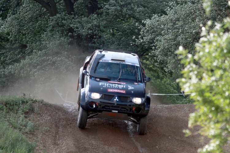 Adam Małysz wystartował Mitsubishi L200