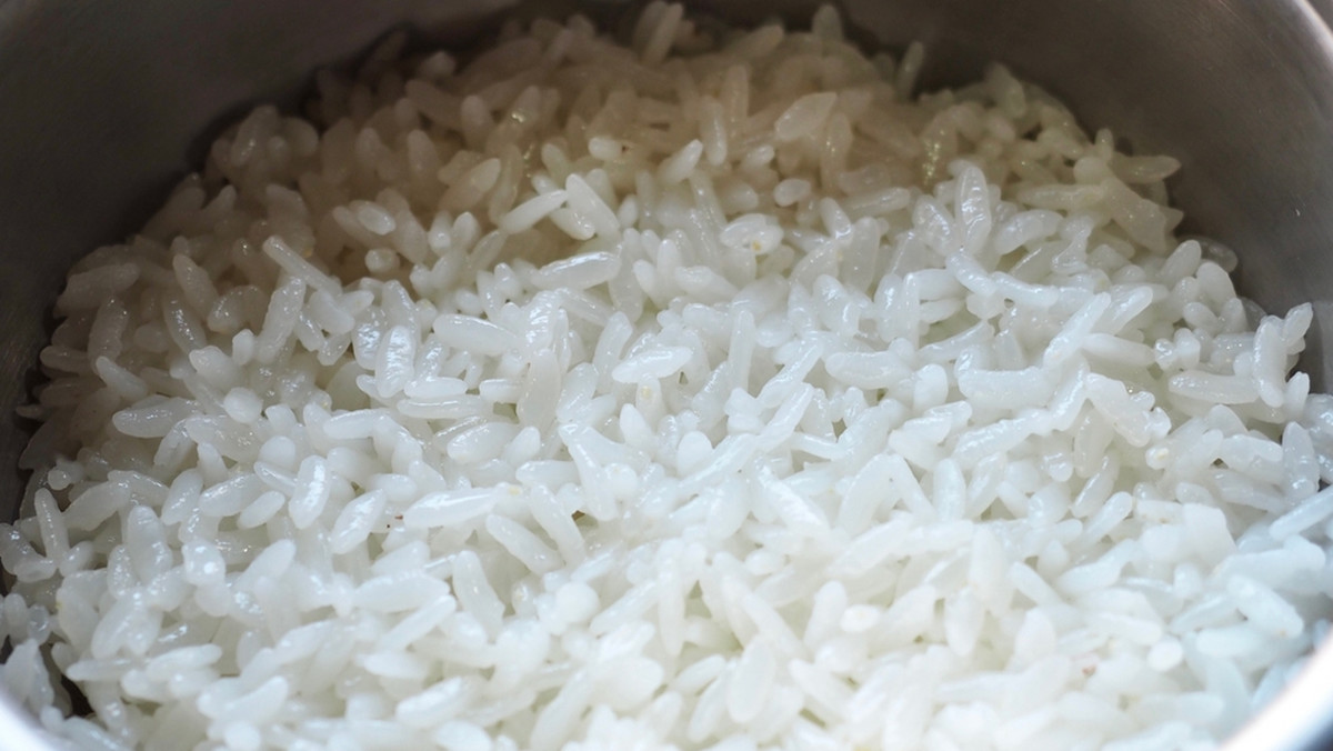 Gotujesz w ten sposób ryż? Możesz sobie zaszkodzić