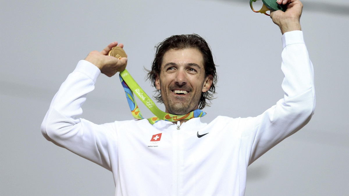 Wielka postać peletonu Fabian Cancellara w piękny sposób ukoronował swoją karierę. Szwajcar zdobył złoty medal w jeździe indywidualnej na czas. Pokazał wielką siłą na wietrznej trasie i wyprzedził o 47 sekund Toma Dumoulina (Holandia) i ponad minutę Chrisa Froome’a (Wielka Brytania). Po tym sezonie Cancellara zakończy karierę.