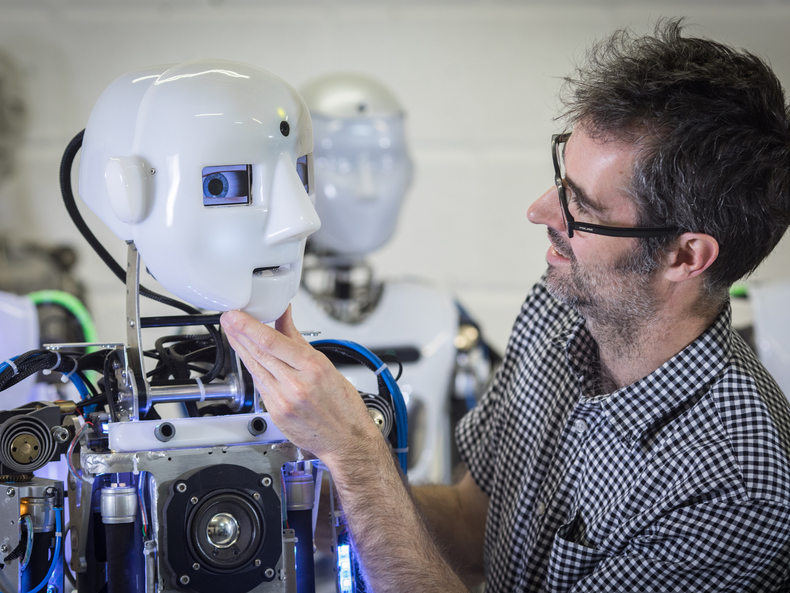 The greatest engineering achievements of the 20 th century. Inspection of drilling. Greatest engineer. Фото пнефте предрияимя. Строитель с проектом.