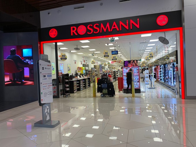 60 ezres extra juttatást fizet dolgozóinak az oltásért a Rossmann