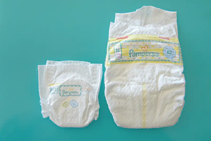 Porówanie pieluszki Pampers Preemie Protection z klasycznym modelem / Materiały prasowe Pampers