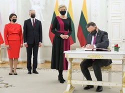 Pierwsza dama Litwy dała popalić Agacie Dudzie w pojedynku na stylizacje. Która z nich wygrała? FOTO