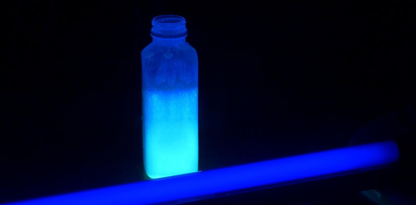 Te przedmioty są prawdziwym siedliskiem bakterii! Zrobiliśmy test lampy UV