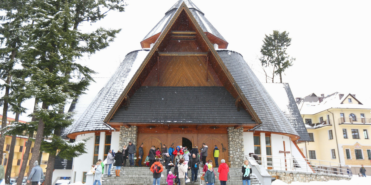 Zakopane. Znalazła u dziecka dziwne SMS-y od księdza. Kontrowersje wokół duchownego