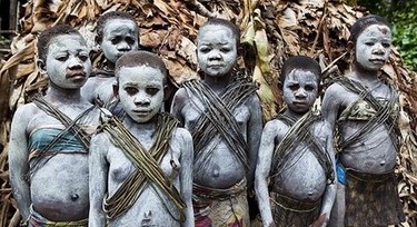 Meet the shortest tribe in the world - an adult looks like a 10 year old child