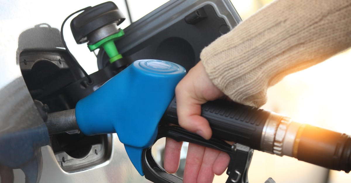 Tańsze paliwo dla seniorów. Wielu z nich nie wie, iż przysługuje im zniżka