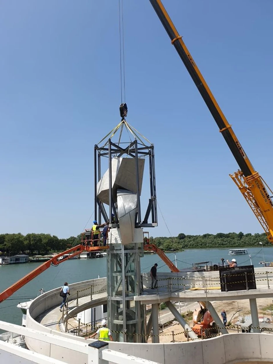 Postavljanje skulpture