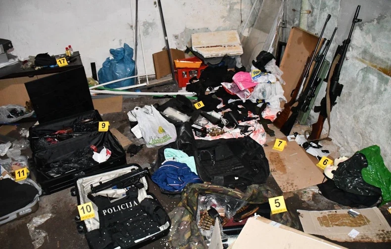 Garaža na Novom Beogradu puna arsenala