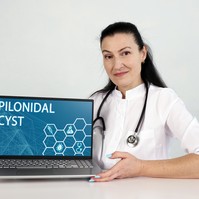 Pilonidális ciszta: oka, tünetei és kezelése