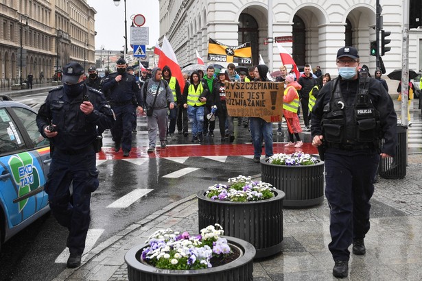 Protest antyszczepionkowców w Warszawie