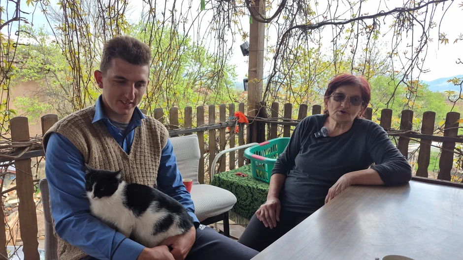 Anđelo Petković sa bakom Dragicom