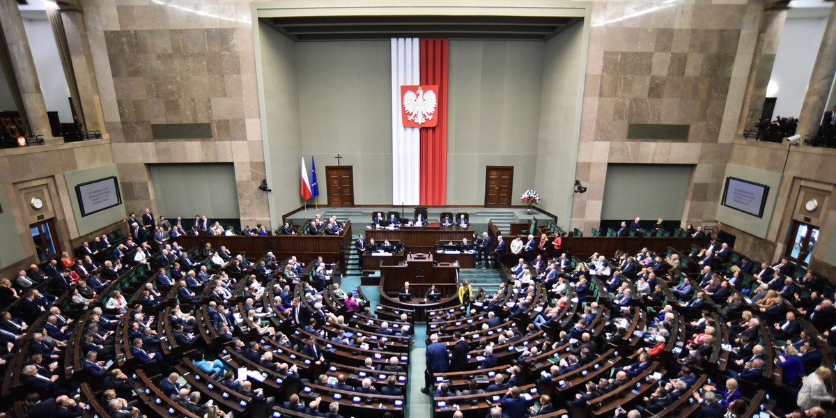 Rząd Zjednoczonej Prawicy ma coraz więcej powodów do niepokoju. 