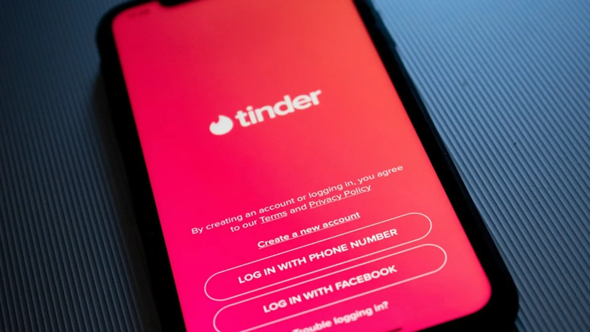 Tinder wprowadzi przycisk "PANIC". Szybki sposób na wezwanie pomocy w trakcie randki