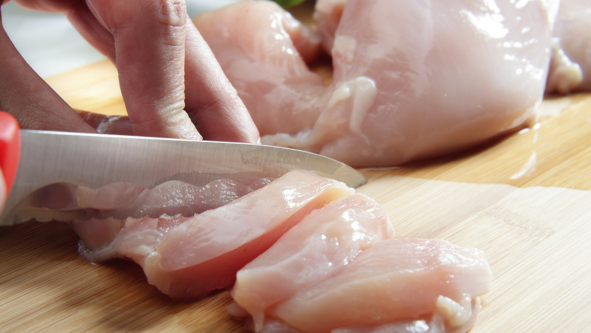 W partii dostarczonego do Rosji schłodzonego mięsa kurzego z Białorusi znów znaleziono pałeczki salmonelli – poinformowało biuro prasowe Federalnej Służby Nadzoru Weterynaryjnego i Fitosanitarnego (Rossielchoznadzor).