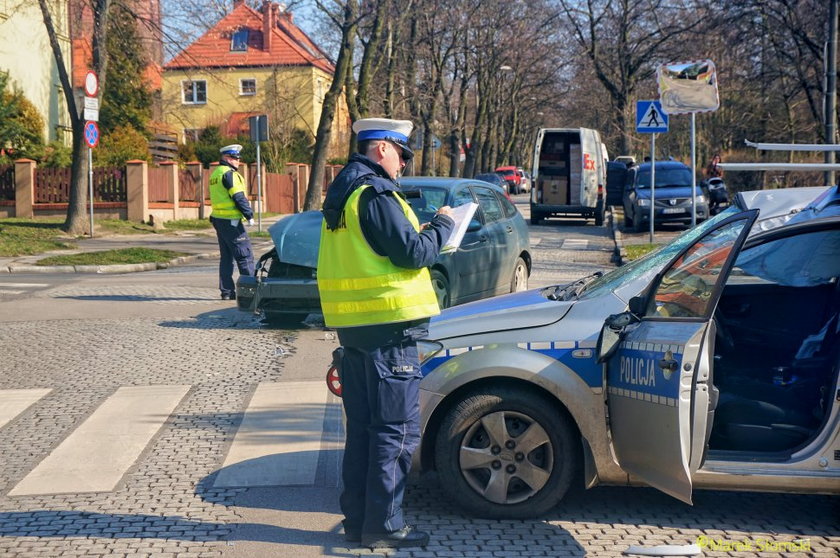 Ford staranował radiowóz w Gliwicach