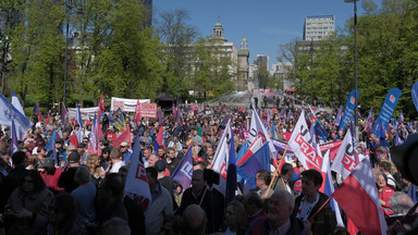 Lewica na marszu w Warszawie. Padły mocne słowa: "żadne kauflandy i amazony nie mają takiego prawa" [ZDJĘCIA]