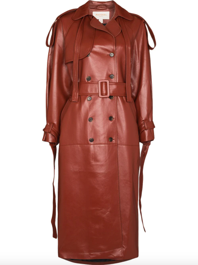 Trench-coat en cuir rouge foncé de Materiel pour CHF 952, via Farfetch.