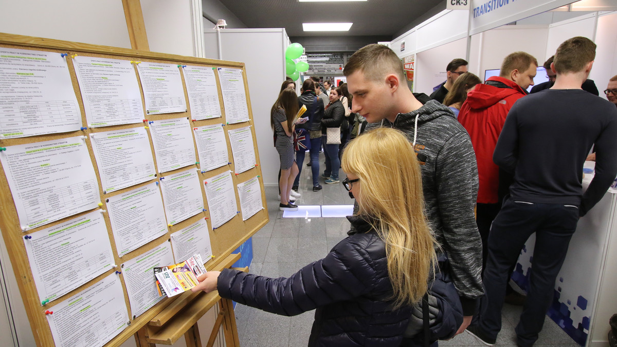 Księgowy, informatyk, inżynier produkcji, przedstawiciel handlowy, konstruktor elektryk, rehabilitant, a nawet animator w hotelu na Wyspach Kanaryjskich. M.in. takie propozycje zatrudnienia będzie można znaleźć jutro podczas XI Ogólnopolskich Targów Pracy dla Studentów i Absolwentów Szkół Wyższych. W Targach Kielce swoje oferty zaprezentuje 30 firm i instytucji.