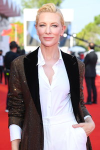 Cate Blanchett, Helen Mirren és más hírességek is kiállnak az SZFE mellett