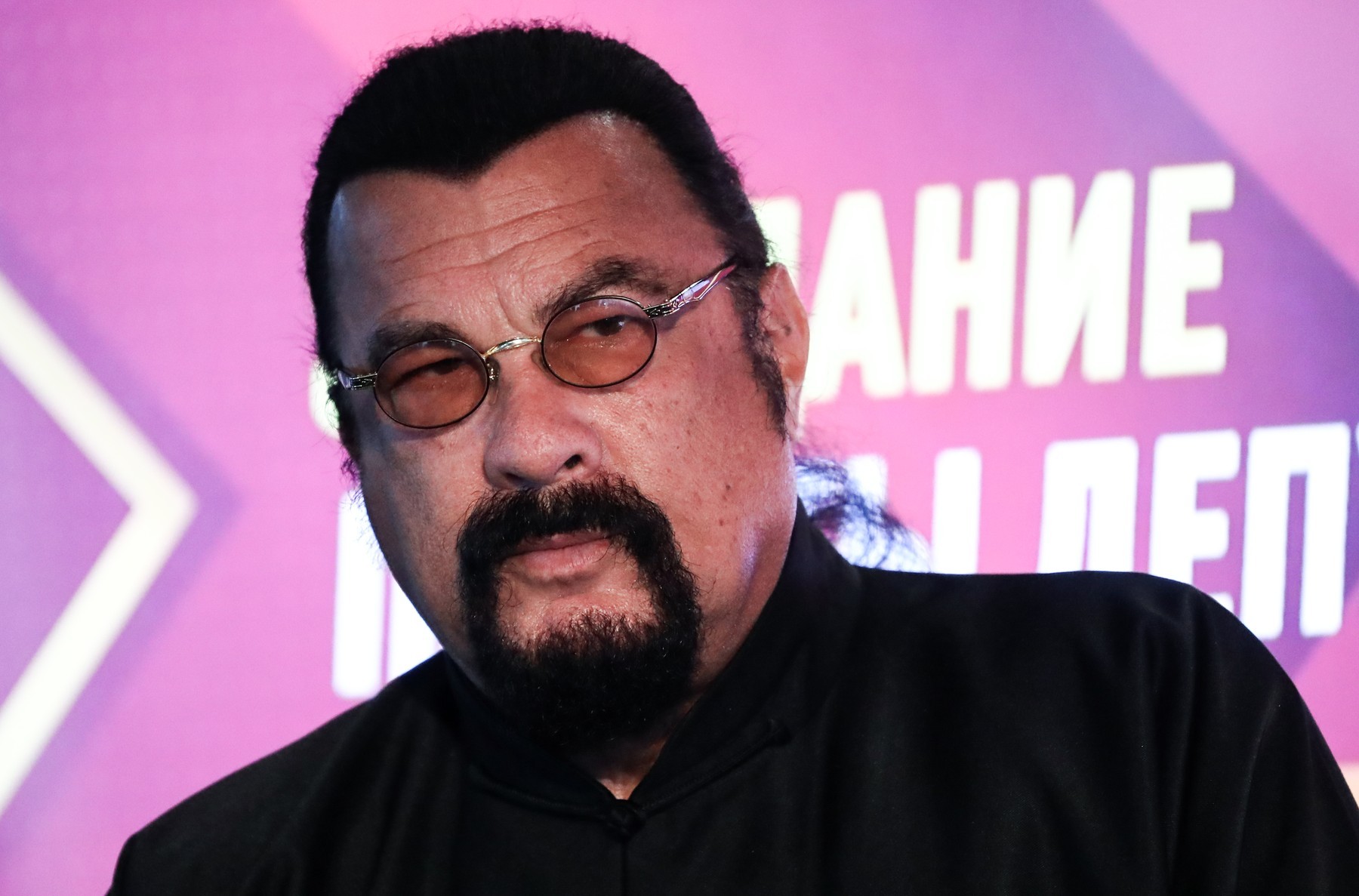 Bývalá hviezda akčných filmov Steven Seagal.