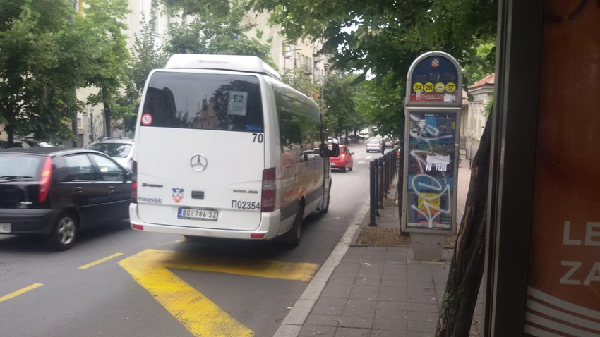 Minibus E2 na putu ka Pančevačkom mostu