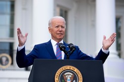 Biden wzywa do szczepień: Najbardziej patriotyczna rzecz, którą można teraz zrobić
